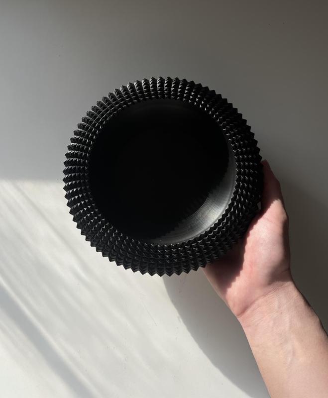 Modern black pet bowl for dogs and cats with 3D textured design – Sleek, minimalist, luxury home interiors