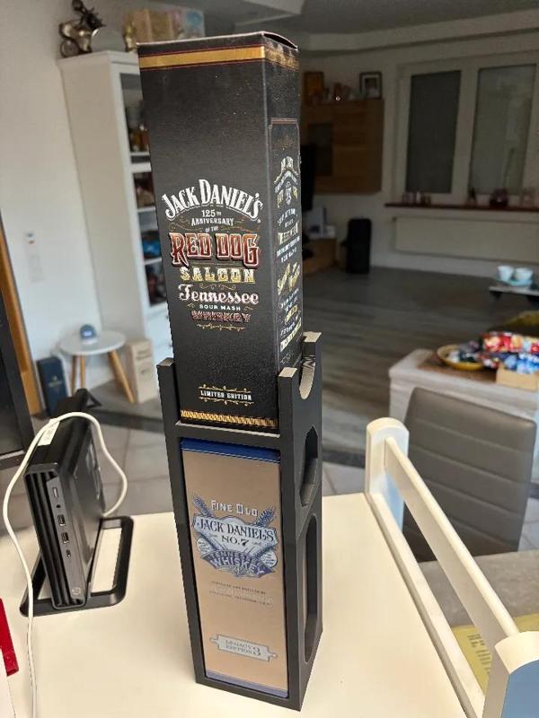 Jack Daniels Flaschen im Karton zum stapeln für Sammler   