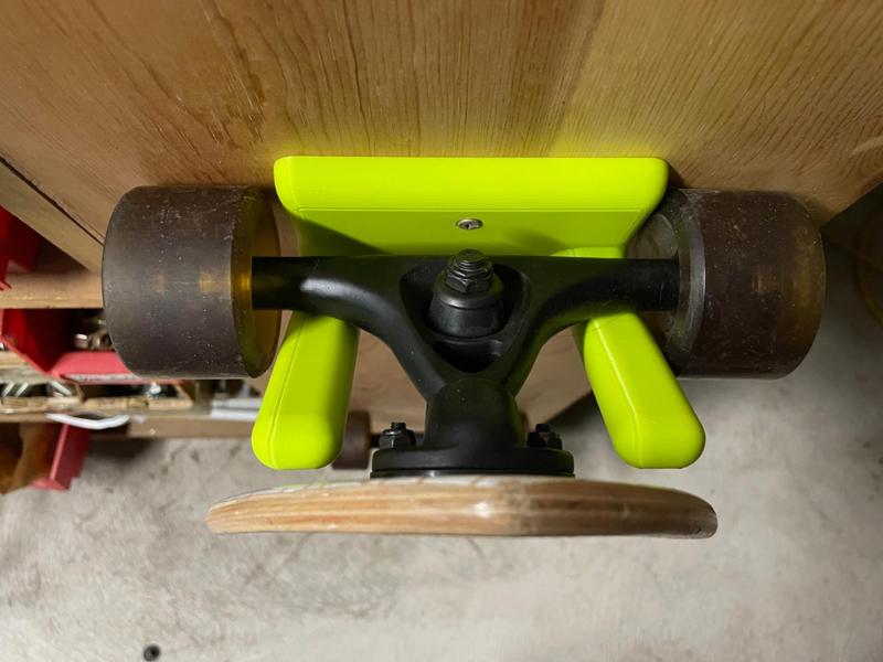 Longboard/skateboard hanger