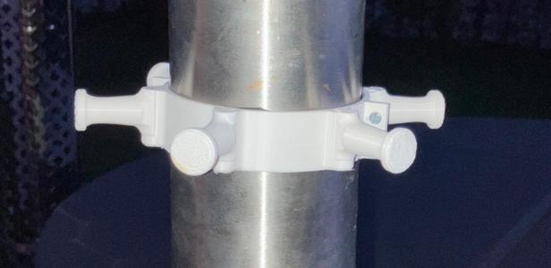 Pole towel holder