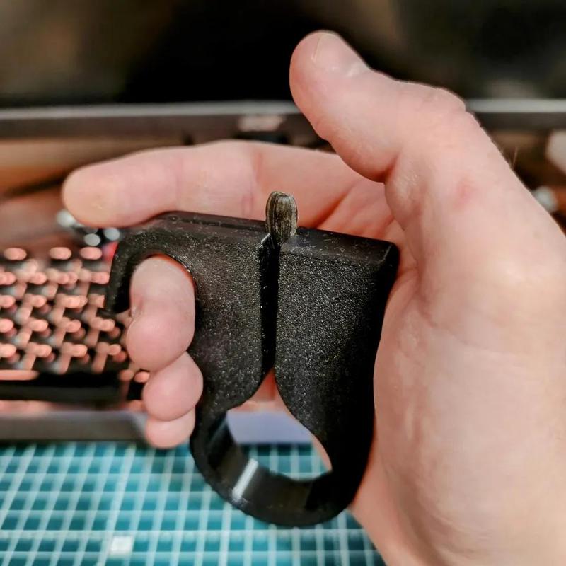 Лузкалка для насіння соняшника / sunflower seed peeler   