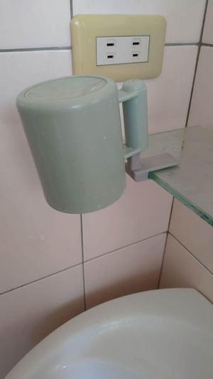 Tooth cup hanger