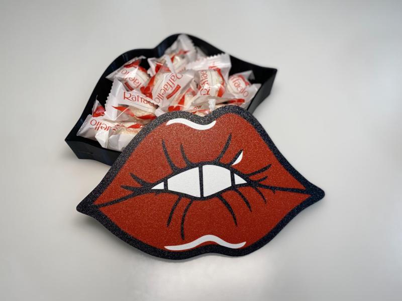 Gift box 'kiss' 