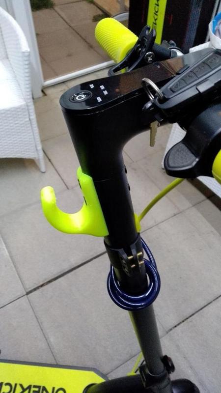 Scooter One-Kick Three Cargo hook