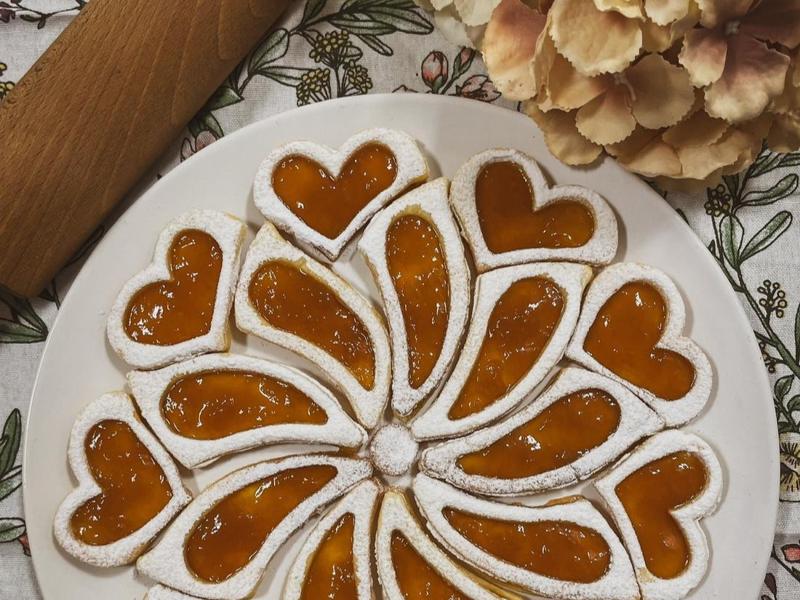 Linzer flower cake