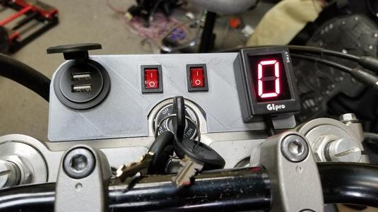 Vstrom 1000 dash plate