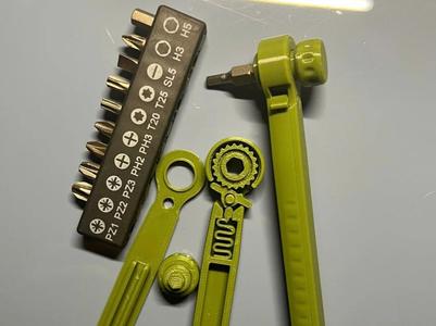 Mini Ratchet Wrench Close Quarters Screwdriver