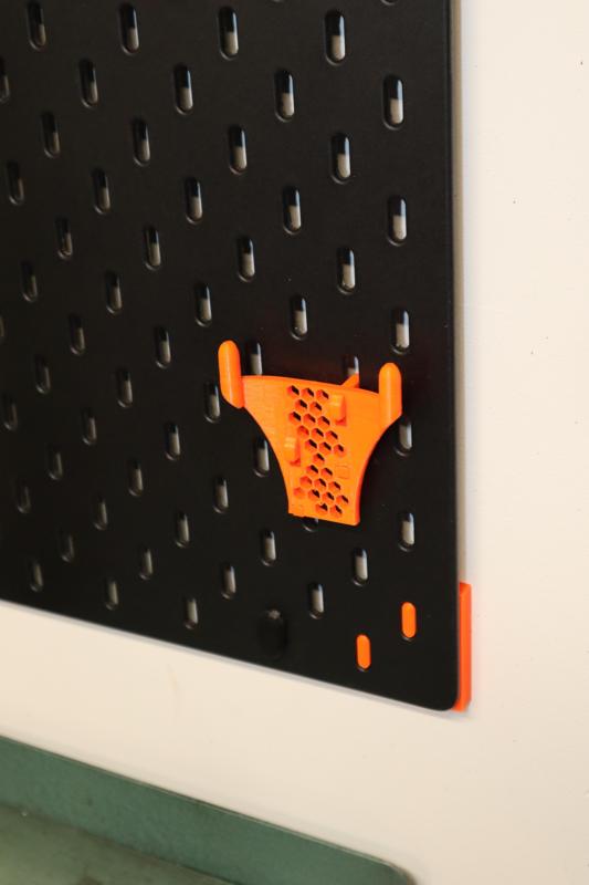 Skadis mount for Fluke 85 multimeters