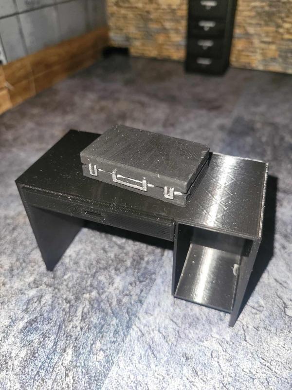 1/24 VALISE DE TRANSPORT FERMÉE / CLOSED SUITCASE DIECAST