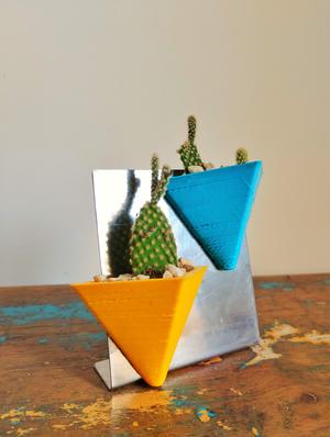 Magnetic Fridge Vase - Pyramid Model