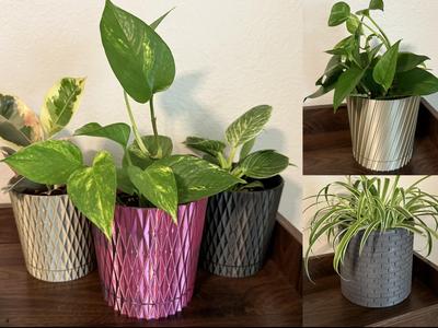 Planter with Locking Drainage Base