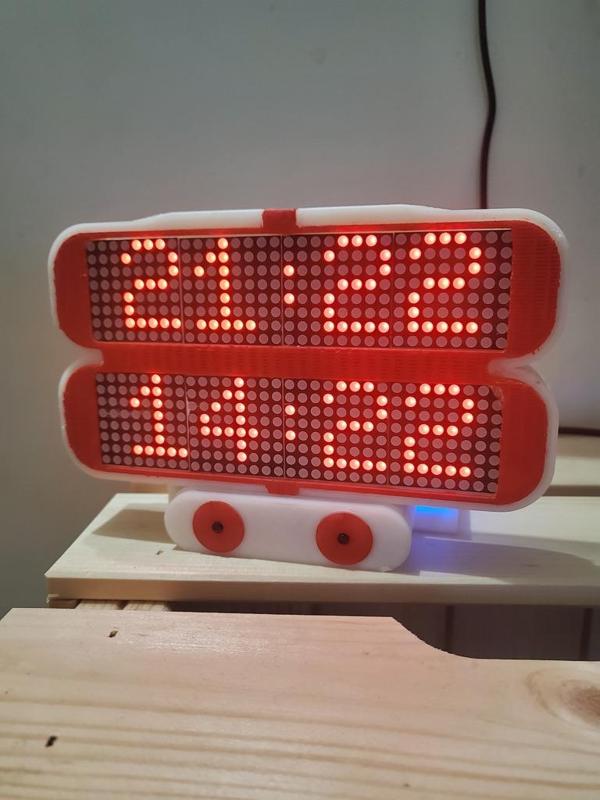 Clock with 2 time zones