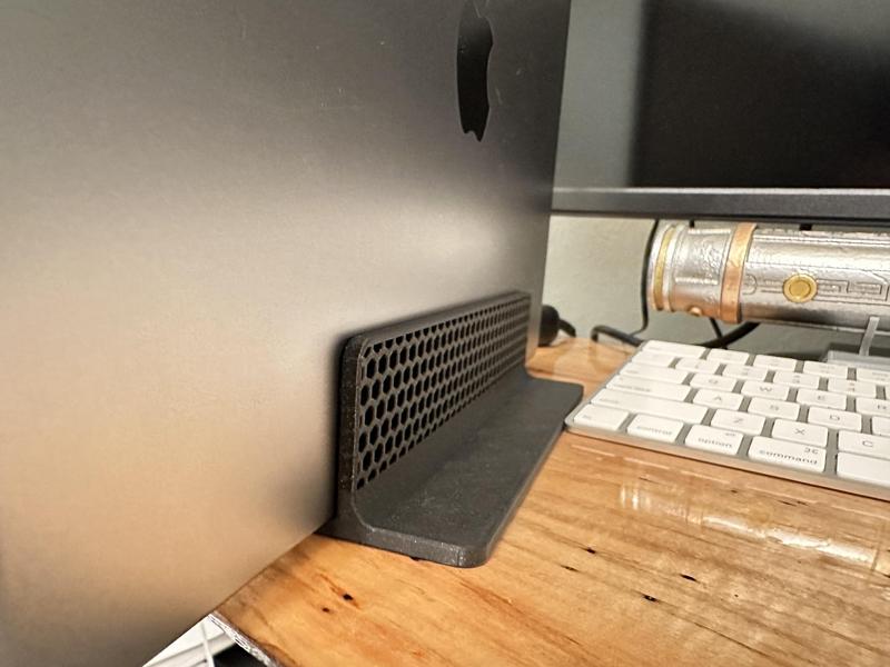 MacBook Pro Verticle Stand for M1/M2 silicon MacBooks