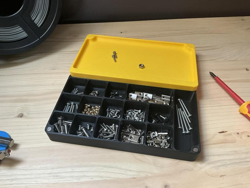 Storage box with magnetic closure