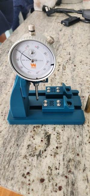 Concentricity gauge for reloading