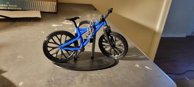 Bicycle 2.0 Lock and loop rack stand