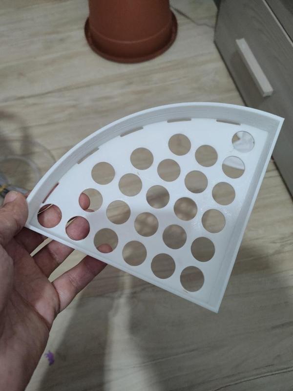 Simple shower corner holder