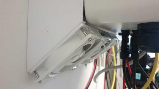 Fan mount Deye 8,10,12KW / Lüfterhalterung Deye 8.10,12KW (120mm /140mm Fan)