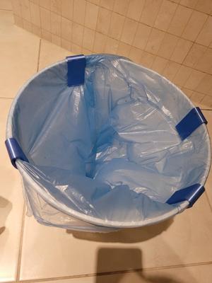 Clips holding the Ikea FNISS basket bag
