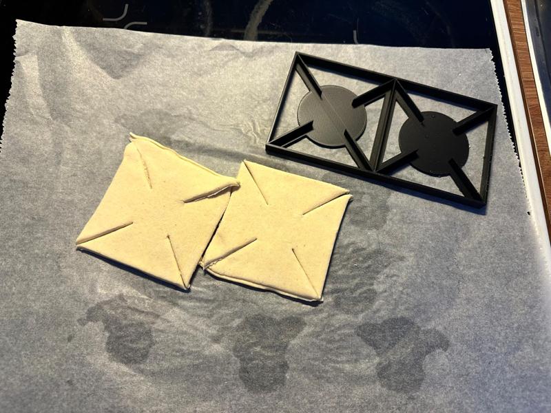 Traditional Finnish mince pie cutter