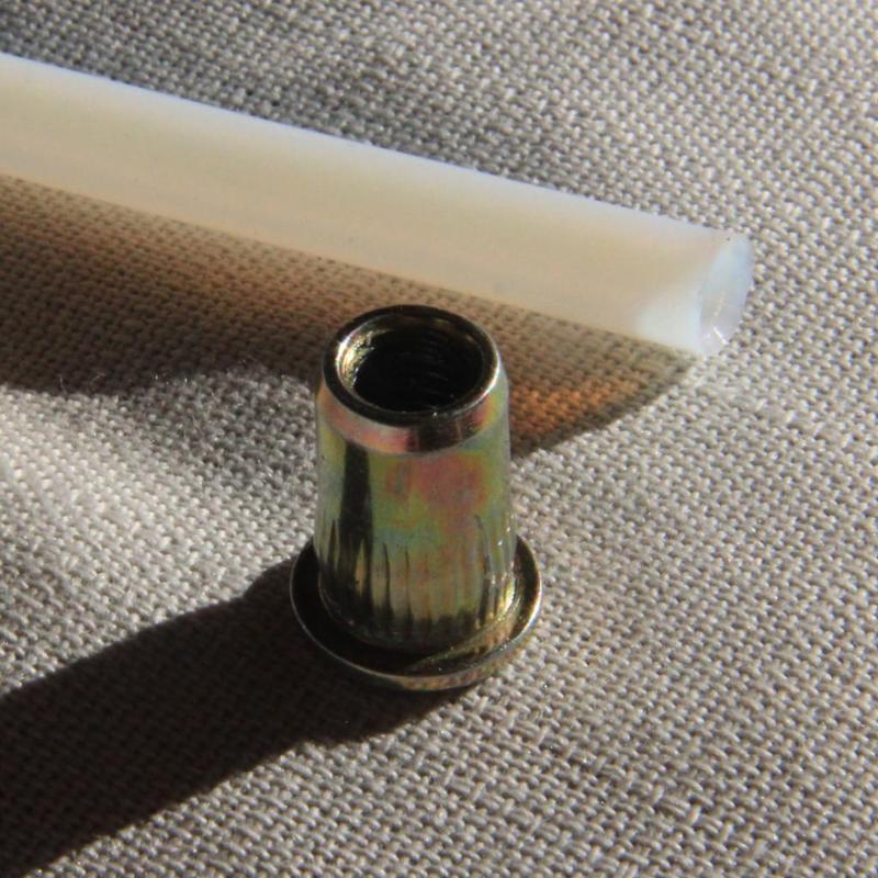 Bowden clamp with a blind rivet nut (not printed)