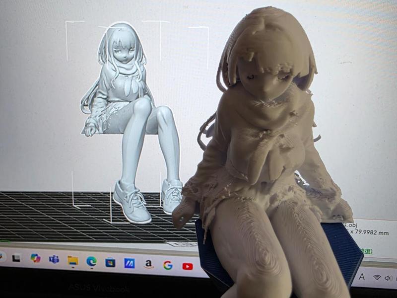 Takina Inoue sitting