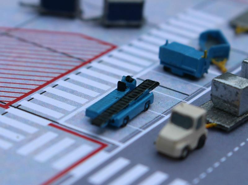 1:400 GSE Tugtech 660E Belt Loader