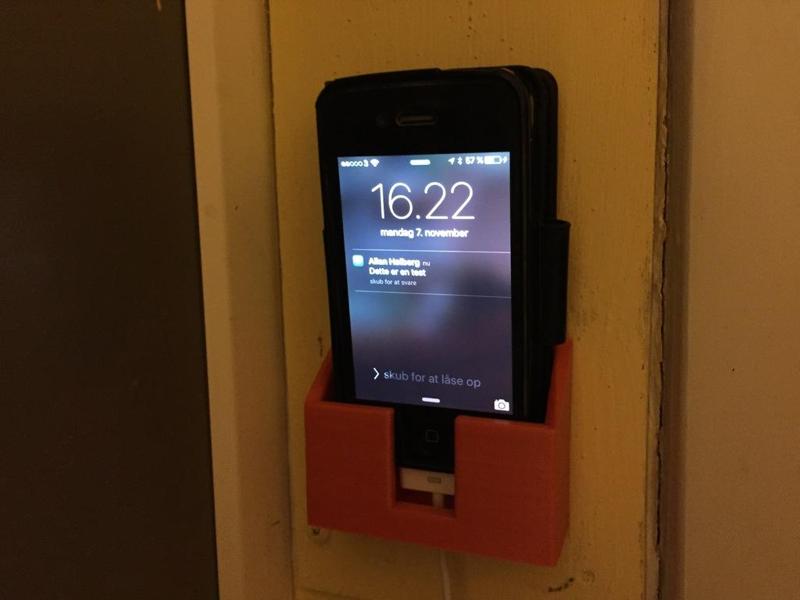 Yet another iPhone wall mount (for 30- and 8-pin, iPhone 4/5-size and 6-8-size)