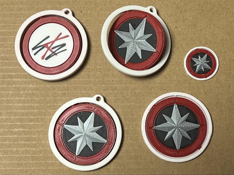 Stray Kids compass rotary keychain. Medal and pin.