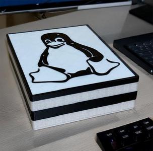 Linux Penguin Box