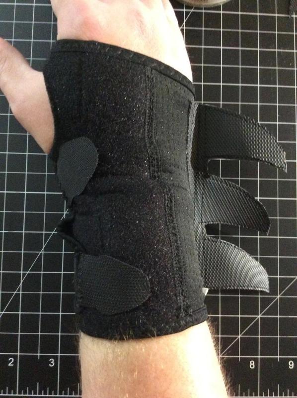 Bat fins for wrist brace