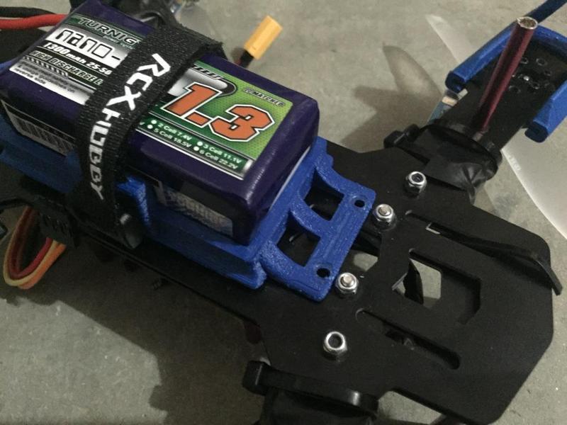 Quadcopter undercarriage Lipo battery mount