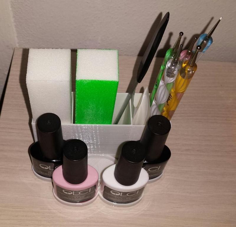 ORGANIZE NAIL POLISH