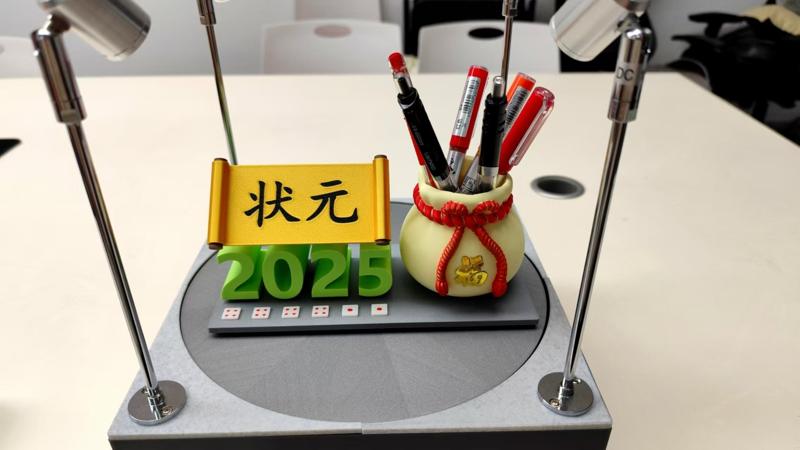Top Scholar's Lucky Pen Holder