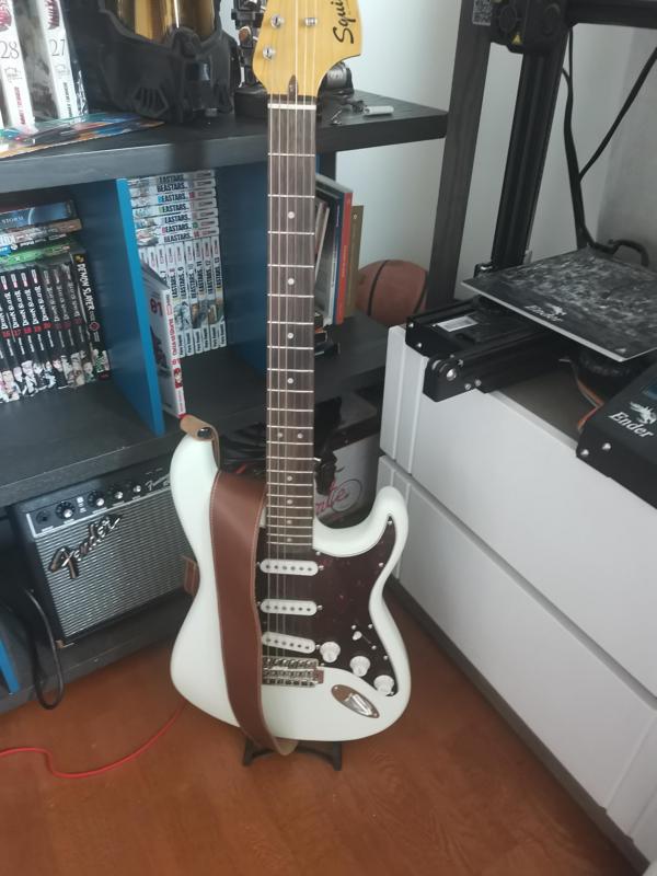 Guitar stand