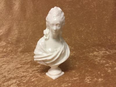 Bust of Anne-Marie-Louise Thomas de Domangeville de Sérilly, Comtesse de Pange