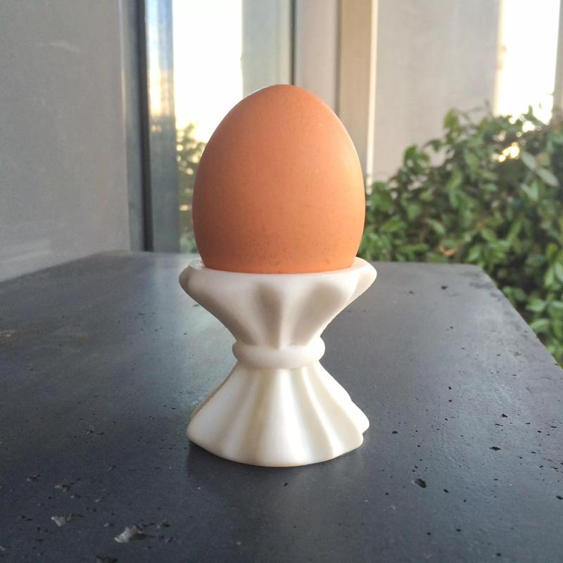 Eggcup with ring