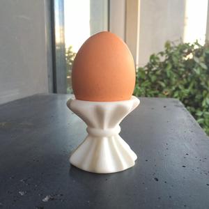 Eggcup with ring