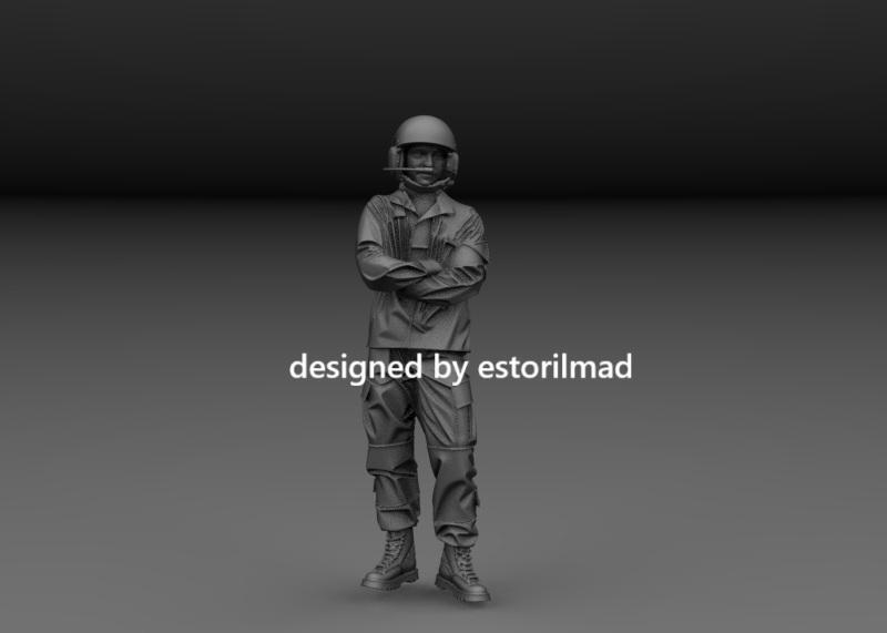 MODERN BRITISH TANK DRIVER CHALLENGER V2 TANK