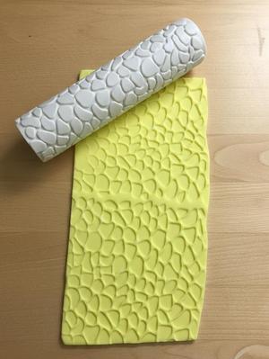 Rock shape pattern roller