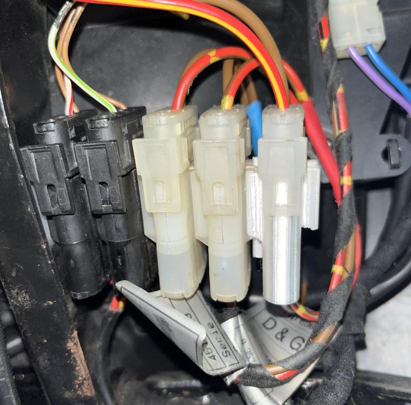 BMW AMP 4 pin plug 2-828819-1 & 2-828820-1 White