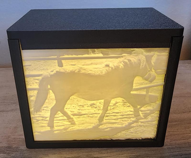 Lithophane Box for 80 mm Wide x 70 mm tall x 3 mm thick Lithophanes