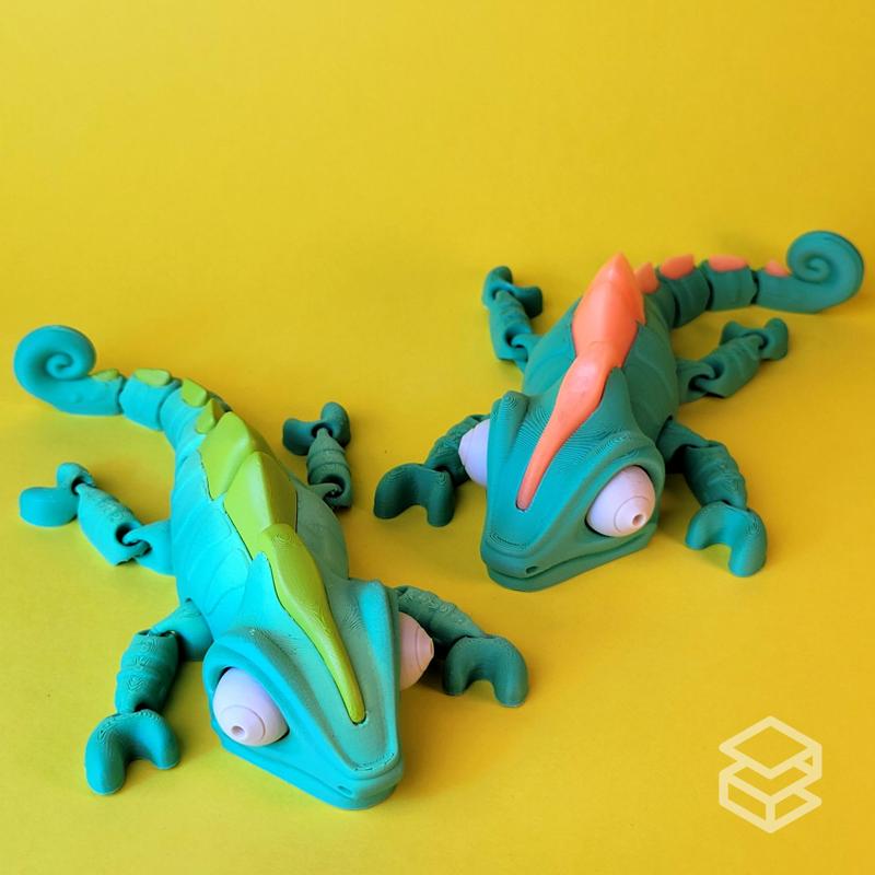 Chamochill 🦎🌳cute flexible chameleon