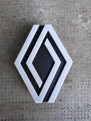 Clio 5 swappable rear logo replacement