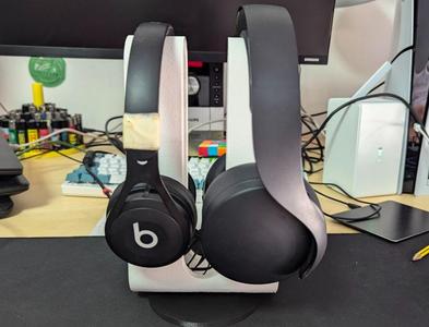 Double headphone holder/stand