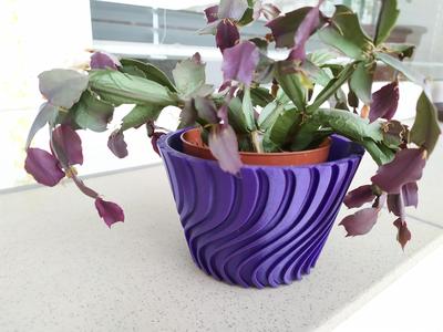 Spiral plant pot