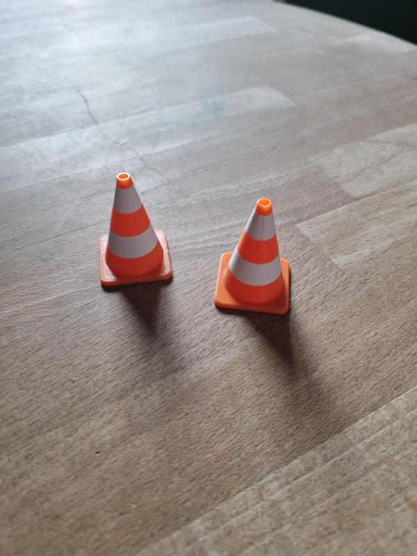 Traffic Cone Verkehrsleitkegel Scale 1:16 BRUDER Stackable