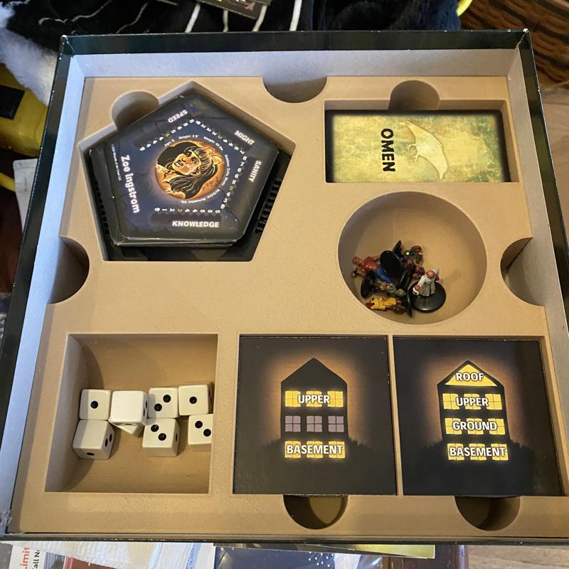 Betrayal at House on the Hill box insert