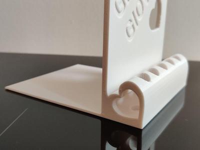 Bookend with pen holder
