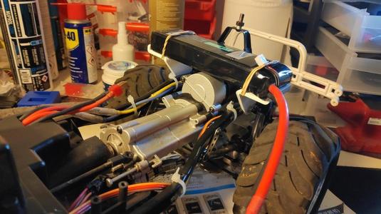 HG P407 Tamiya Bruiser Clone - Battery relocation on front